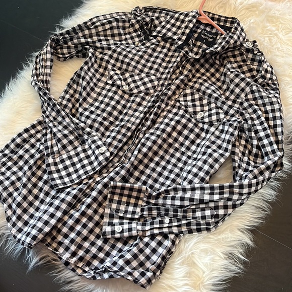 ✨5 for 25 Sale✨
Embroidered western Cut Flannel - Picture 10 of 13